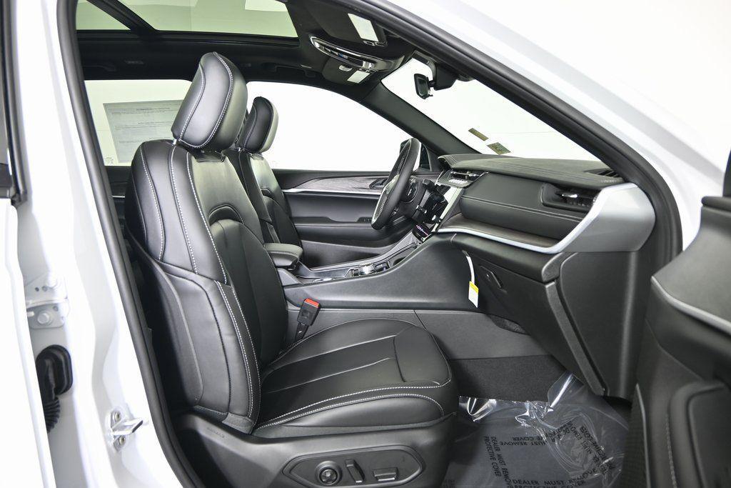 new 2026 Jeep Grand Cherokee car, priced at $42,799