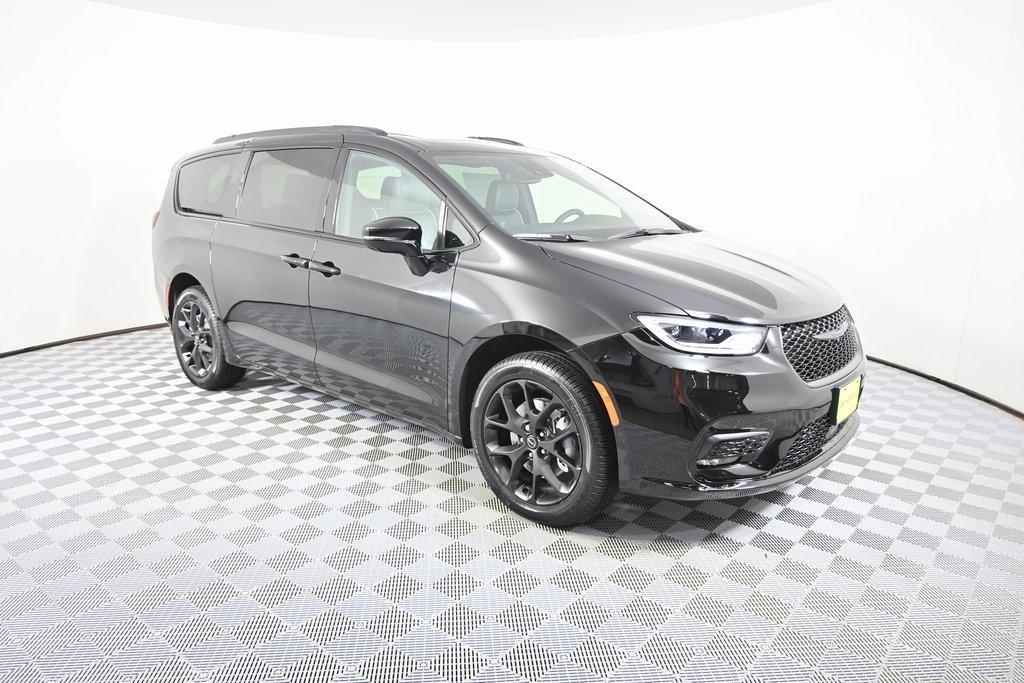 new 2026 Chrysler Pacifica car, priced at $48,299