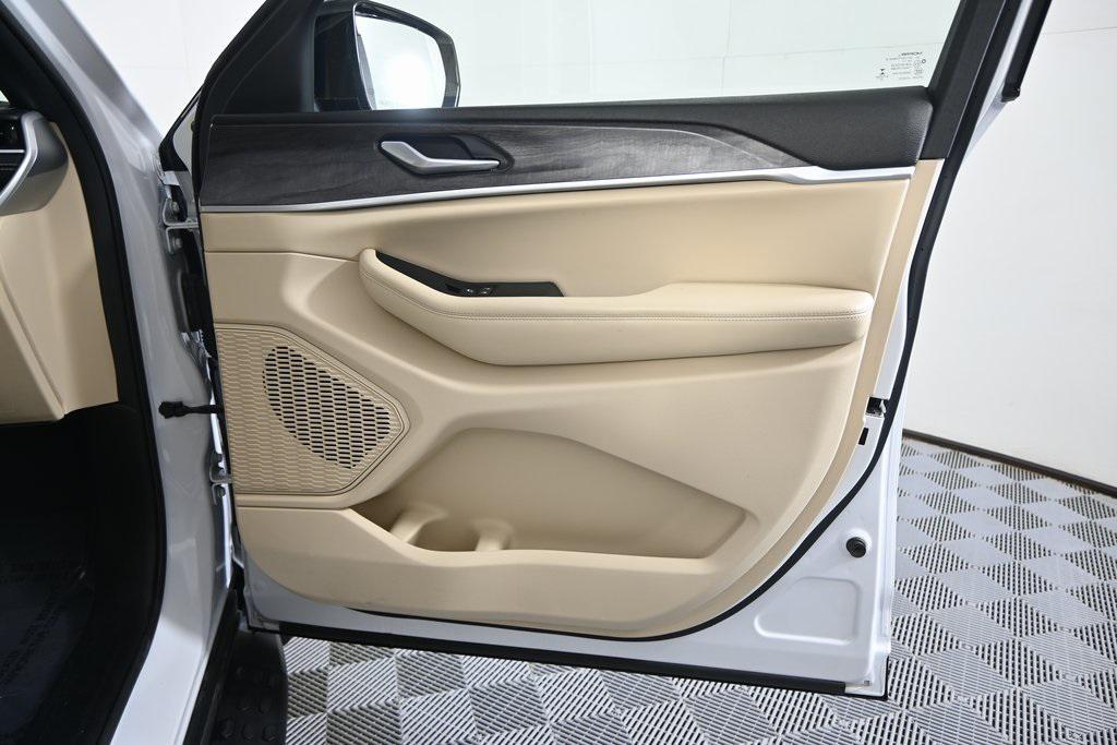 used 2023 Jeep Grand Cherokee car, priced at $30,499