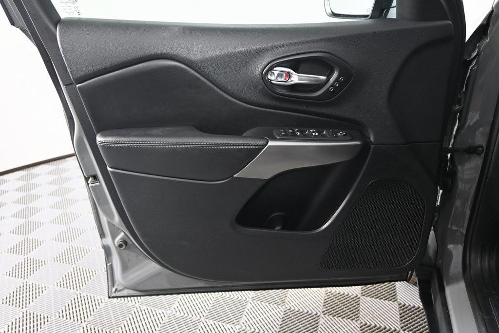 used 2020 Jeep Cherokee car, priced at $15,995