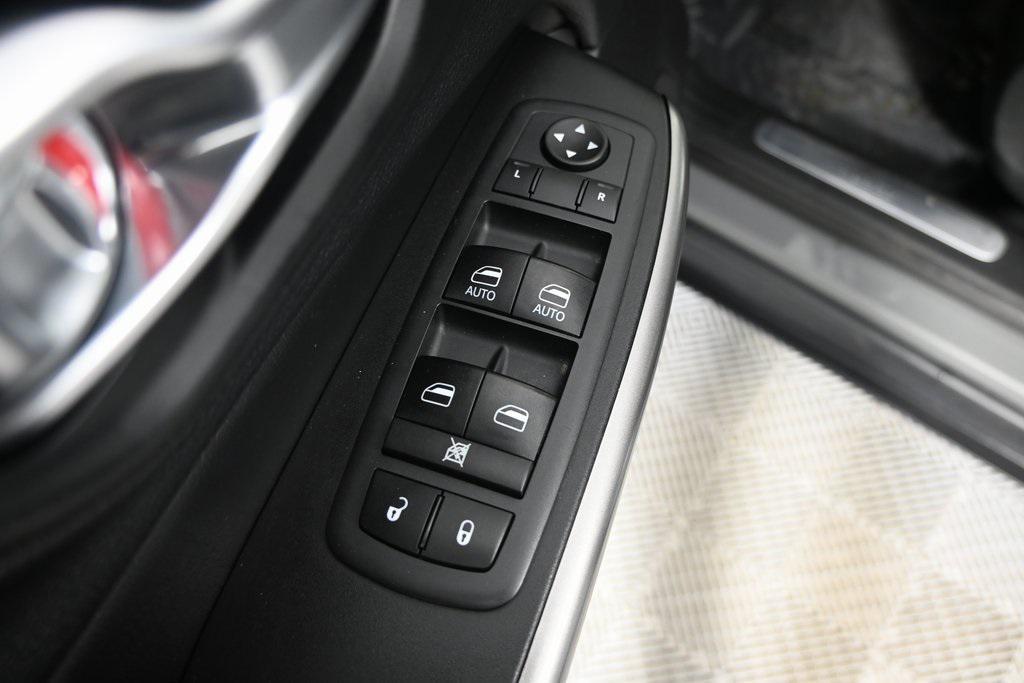 used 2020 Jeep Cherokee car, priced at $15,995