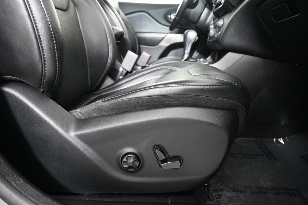 used 2020 Jeep Cherokee car, priced at $15,995