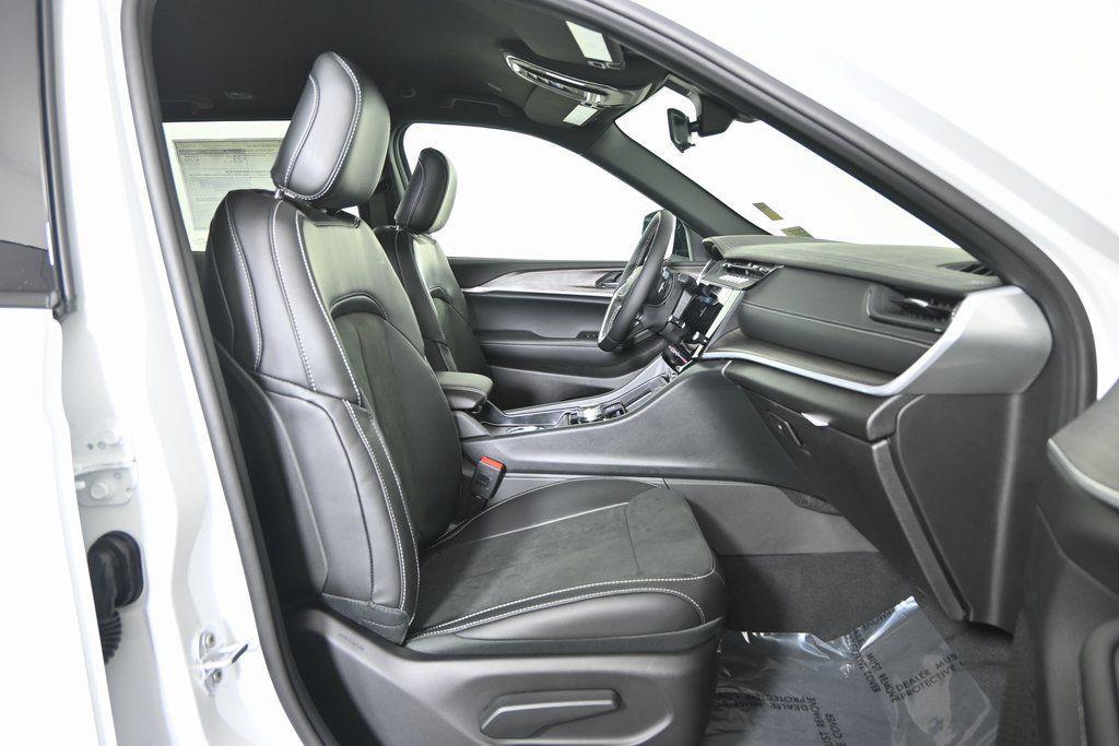 new 2026 Jeep Grand Cherokee car, priced at $41,299