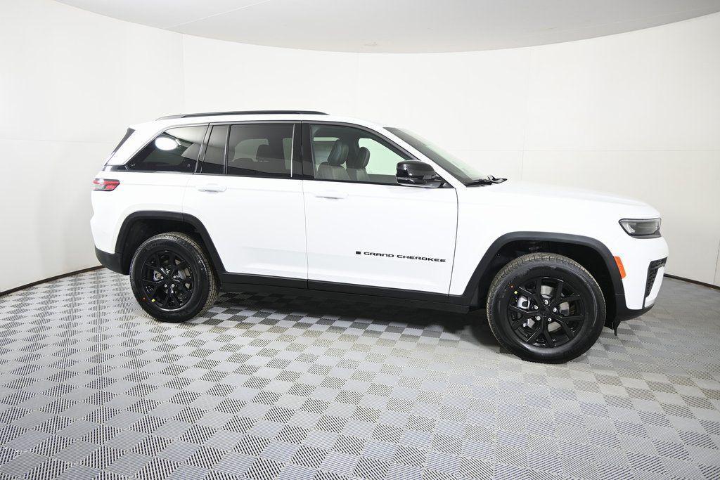 new 2026 Jeep Grand Cherokee car, priced at $41,299
