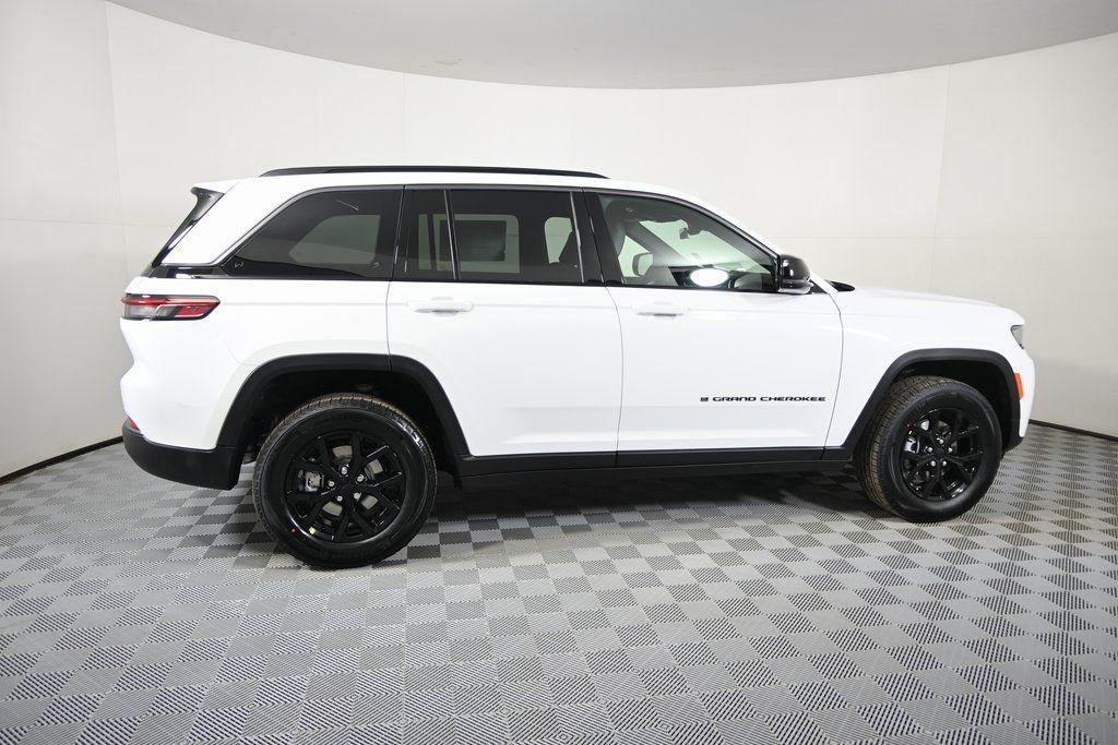 new 2026 Jeep Grand Cherokee car, priced at $41,299