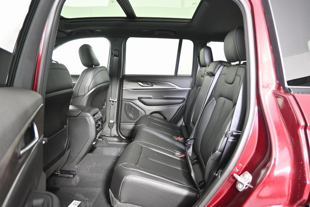 new 2025 Jeep Grand Cherokee car, priced at $45,999