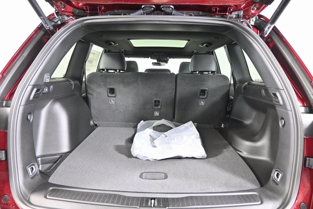 new 2025 Jeep Grand Cherokee car, priced at $45,999