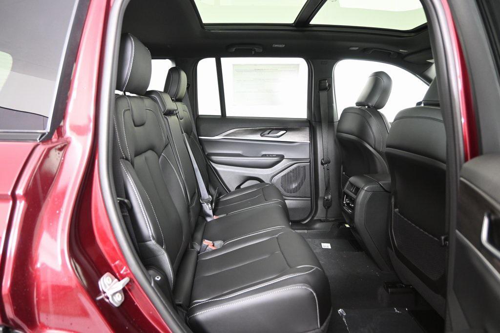 new 2025 Jeep Grand Cherokee car, priced at $45,999