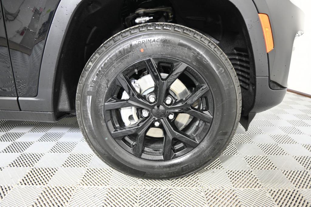 new 2025 Jeep Grand Cherokee car, priced at $39,499