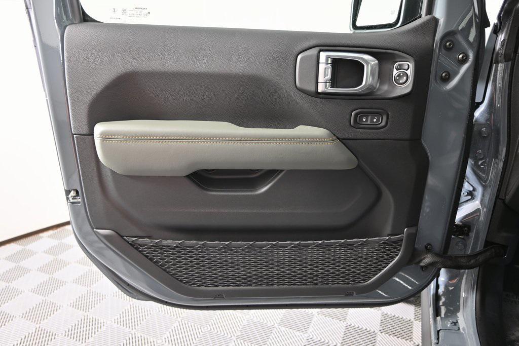 new 2026 Jeep Gladiator car, priced at $54,399