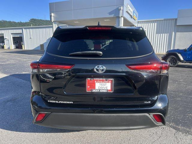 used 2021 Toyota Highlander car, priced at $24,499