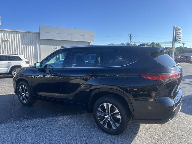 used 2021 Toyota Highlander car, priced at $24,499