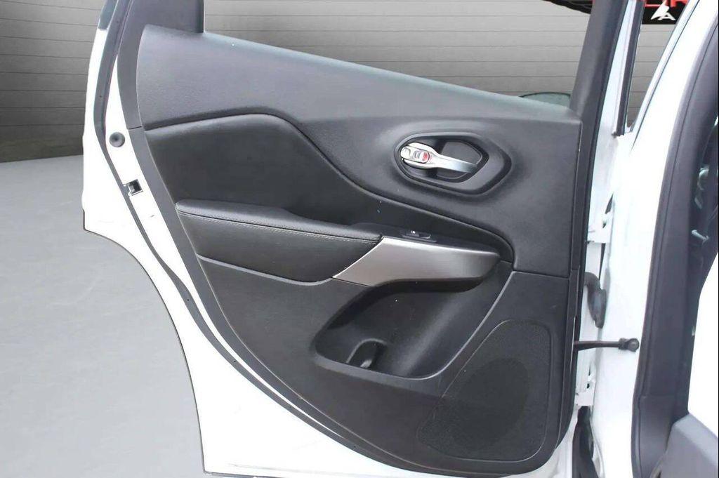 used 2022 Jeep Cherokee car, priced at $16,499