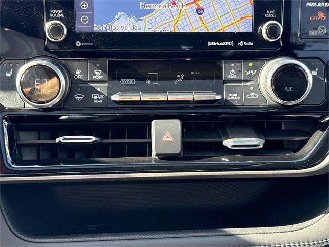 used 2020 Toyota Highlander Hybrid car, priced at $26,487