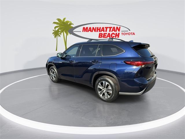 used 2020 Toyota Highlander Hybrid car, priced at $26,487