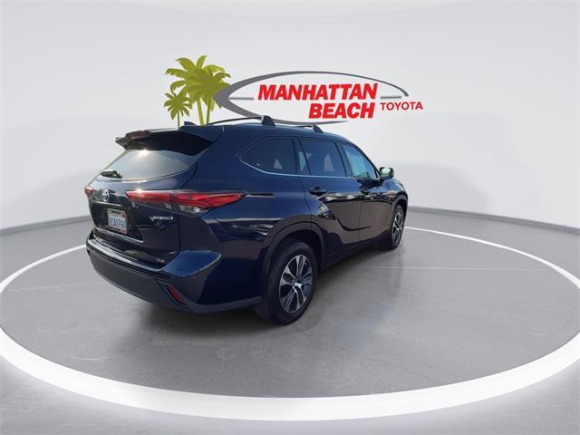 used 2020 Toyota Highlander Hybrid car, priced at $26,487