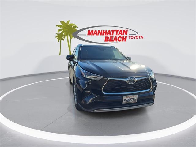 used 2021 Toyota Highlander Hybrid car, priced at $29,962