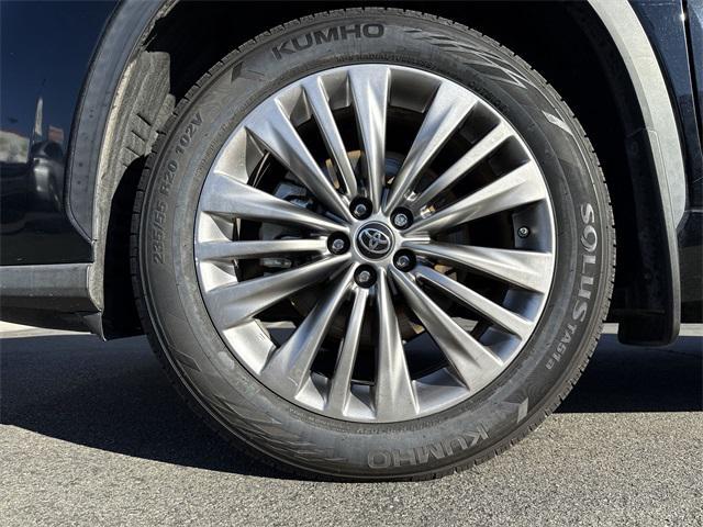 used 2021 Toyota Highlander Hybrid car, priced at $29,962