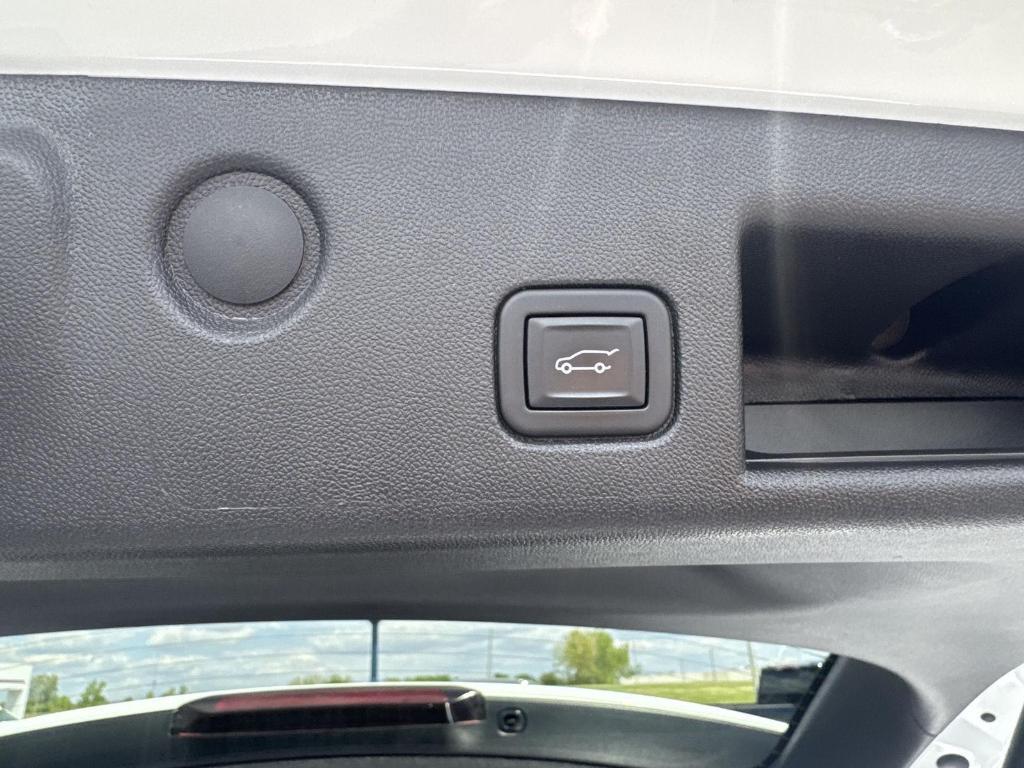 used 2024 Chevrolet Equinox car, priced at $25,407