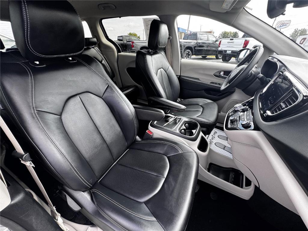 used 2024 Chrysler Pacifica car, priced at $28,907