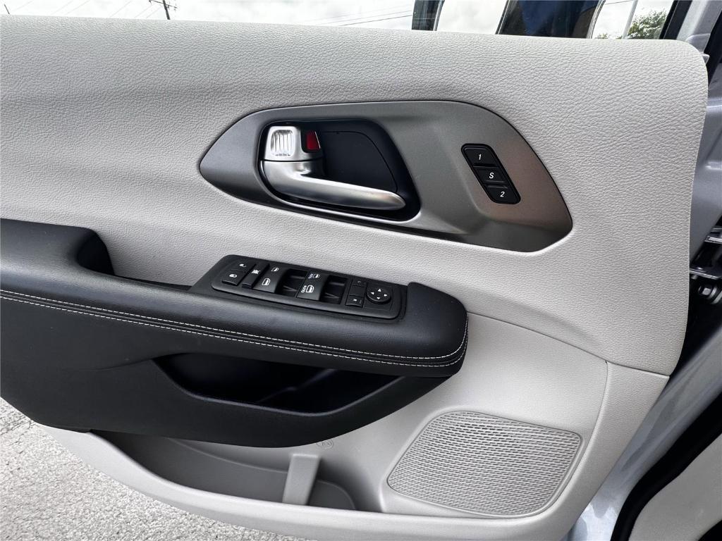 used 2024 Chrysler Pacifica car, priced at $28,907