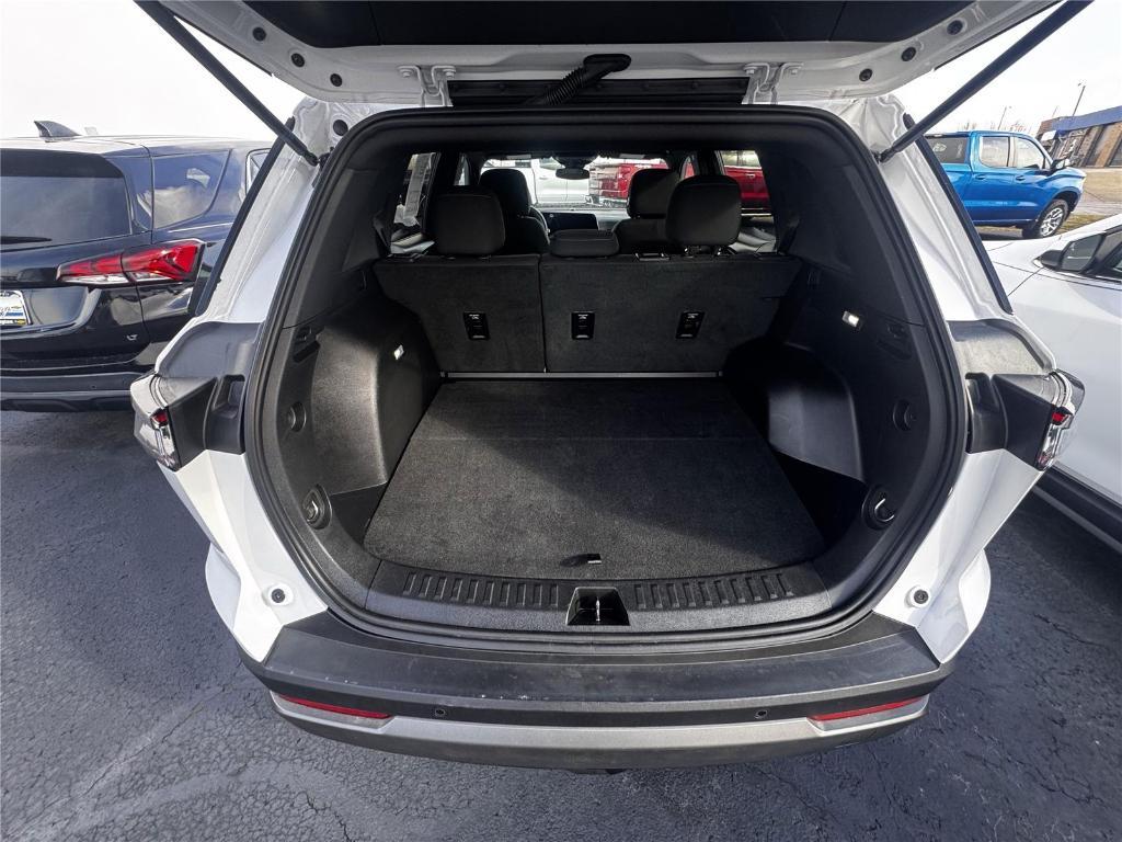 used 2025 Chevrolet Equinox car, priced at $24,407
