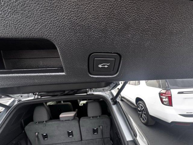 used 2025 Chevrolet Traverse car, priced at $35,275