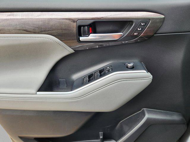 used 2023 Toyota Highlander car, priced at $34,475