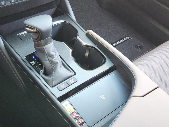 new 2025 Lexus ES 300h car, priced at $51,019