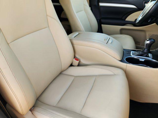 used 2018 Toyota Highlander car, priced at $21,775