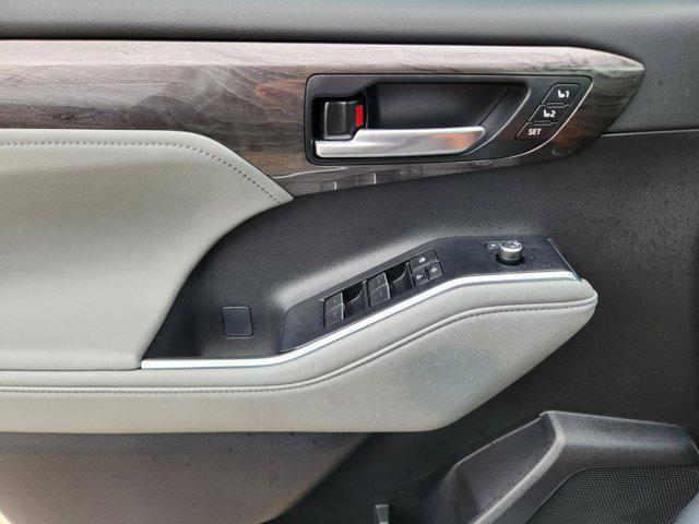 used 2024 Toyota Highlander car, priced at $42,975