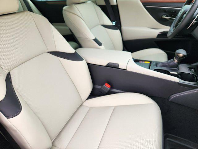 new 2025 Lexus ES 350 car, priced at $50,034
