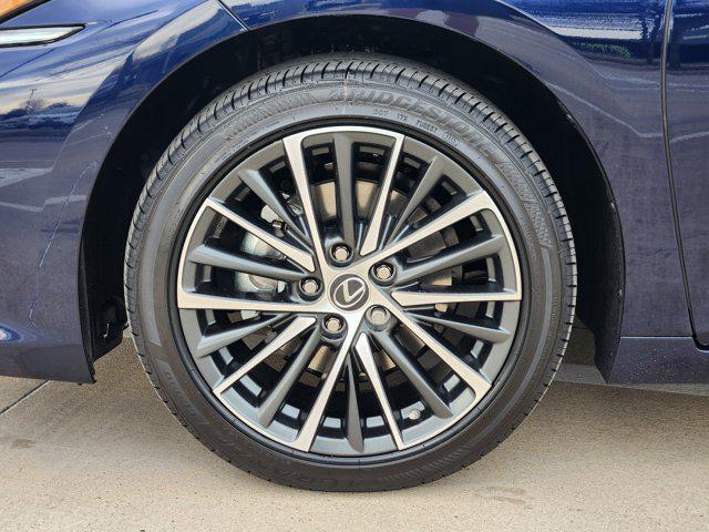 new 2025 Lexus ES 350 car, priced at $50,034