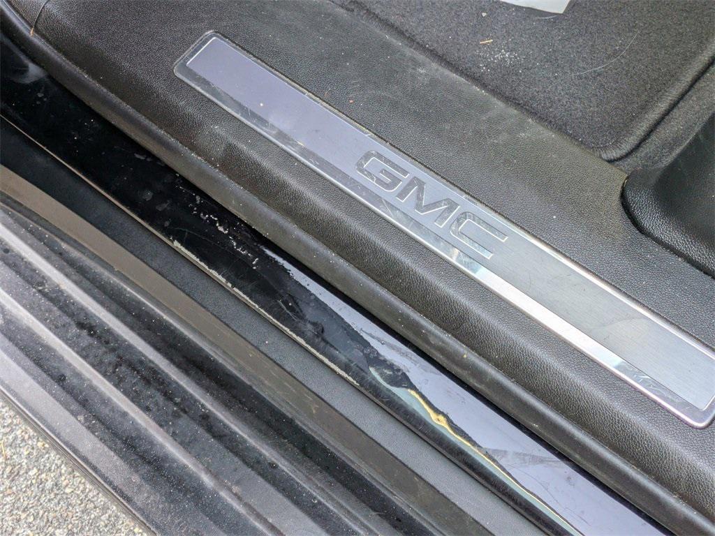 used 2022 GMC Yukon car, priced at $38,301