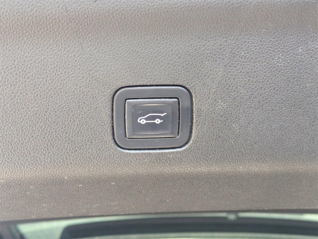 used 2021 GMC Yukon car, priced at $39,877