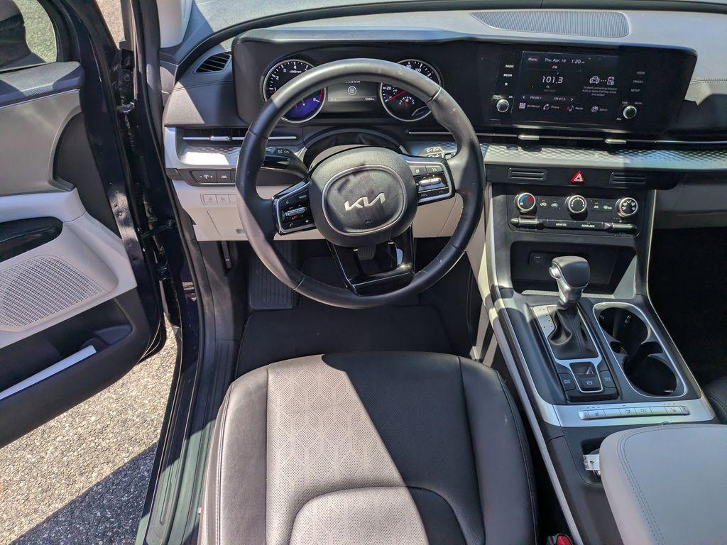 used 2024 Kia Carnival car, priced at $31,112