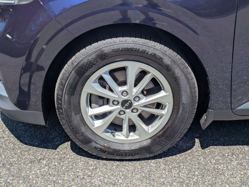 used 2024 Kia Carnival car, priced at $31,112