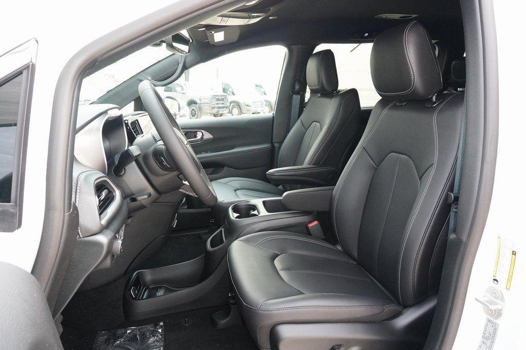 new 2026 Chrysler Pacifica car, priced at $37,886