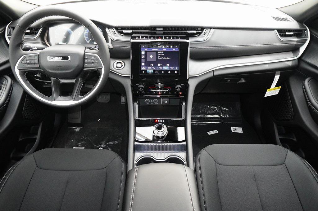new 2025 Jeep Grand Cherokee car, priced at $36,796