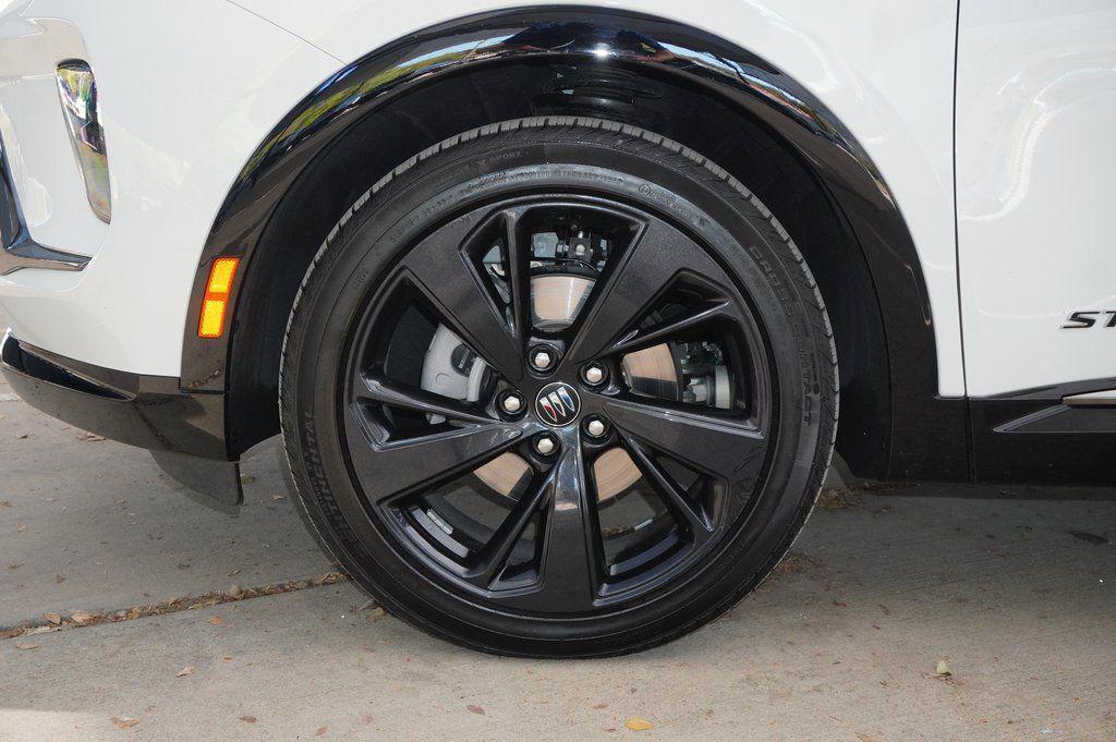 used 2025 Buick Envision car, priced at $28,999