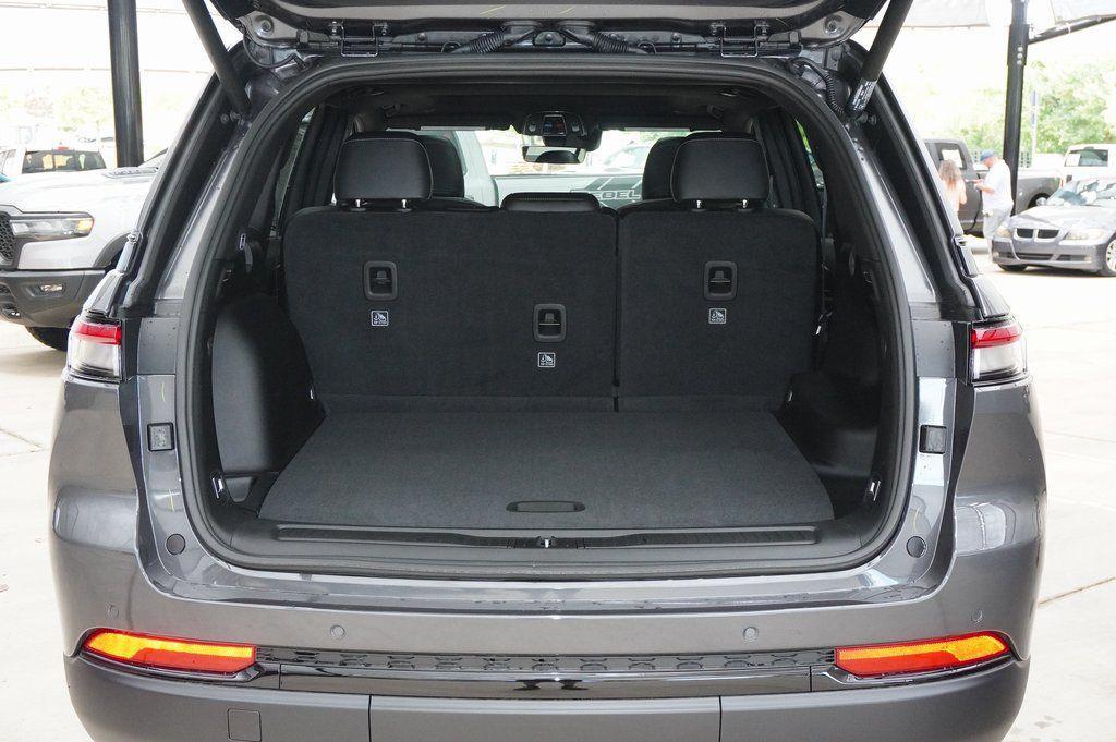 new 2025 Jeep Grand Cherokee car, priced at $42,059