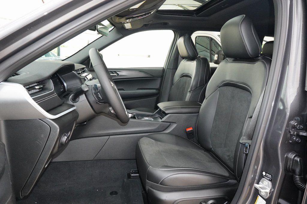 new 2025 Jeep Grand Cherokee car, priced at $42,059