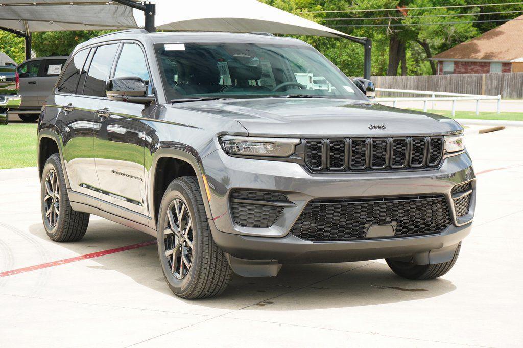 new 2025 Jeep Grand Cherokee car, priced at $42,059