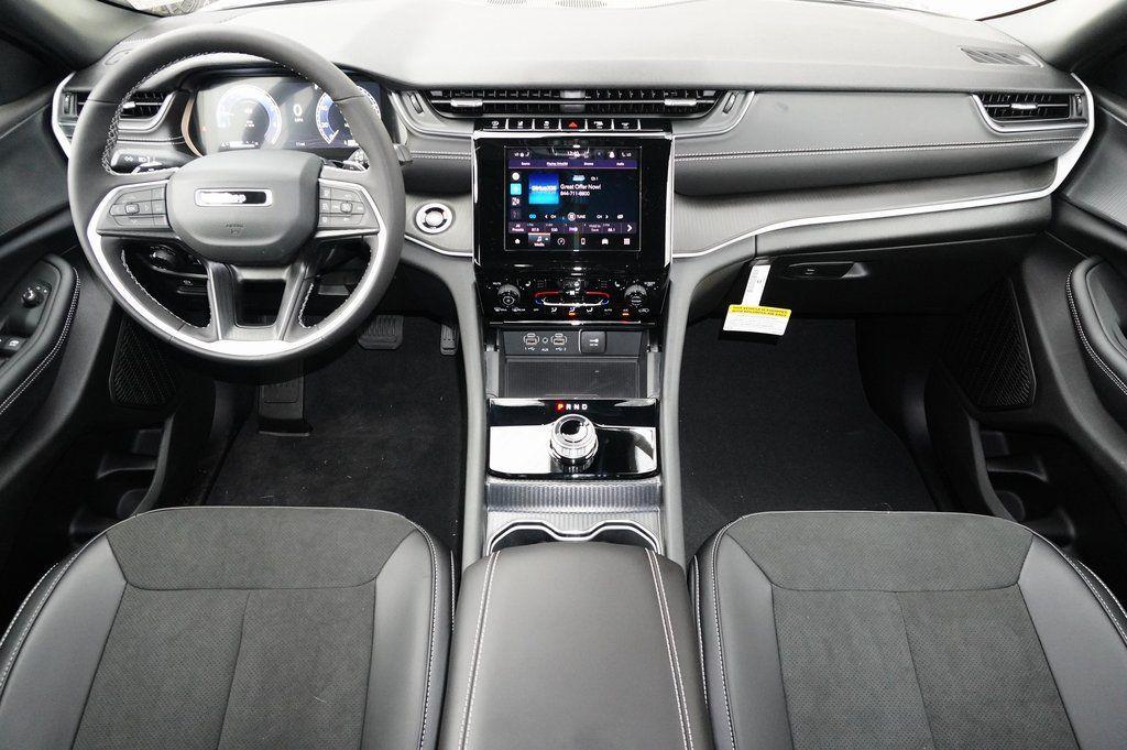 new 2025 Jeep Grand Cherokee car, priced at $42,059