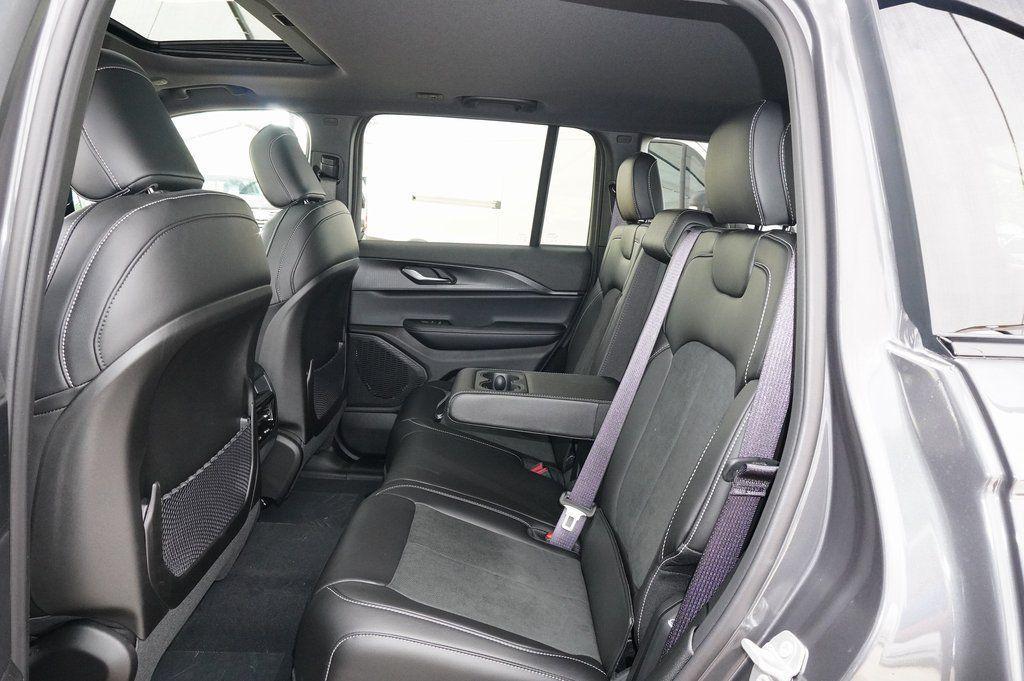 new 2025 Jeep Grand Cherokee car, priced at $42,059