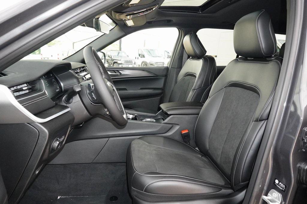 new 2025 Jeep Grand Cherokee car, priced at $40,584