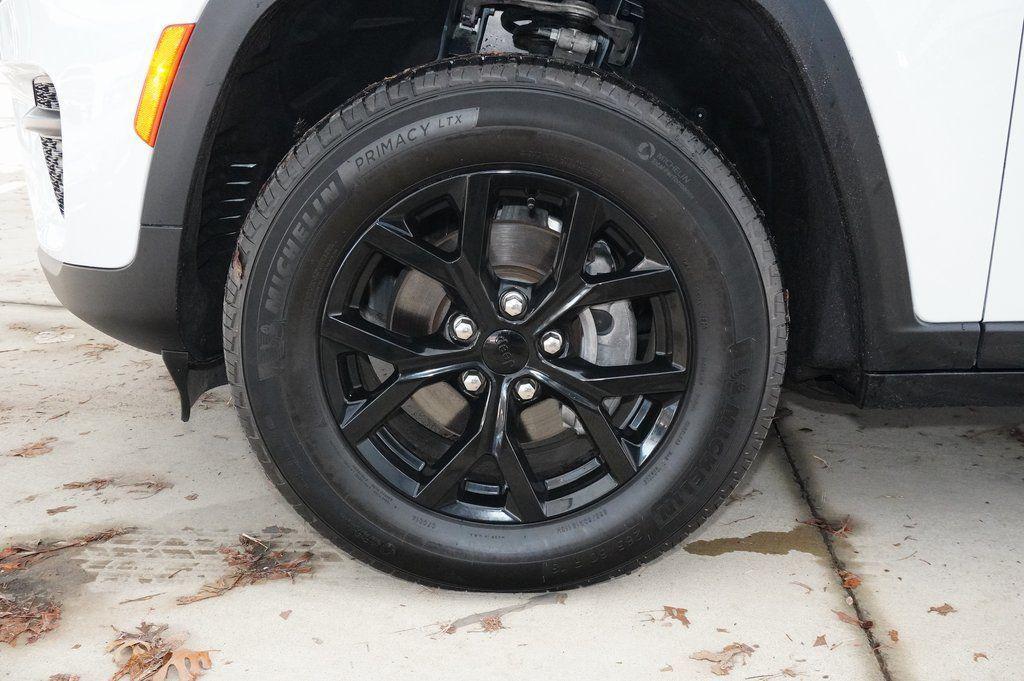 used 2024 Jeep Grand Cherokee car, priced at $28,999