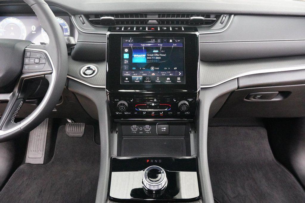 used 2024 Jeep Grand Cherokee car, priced at $28,999