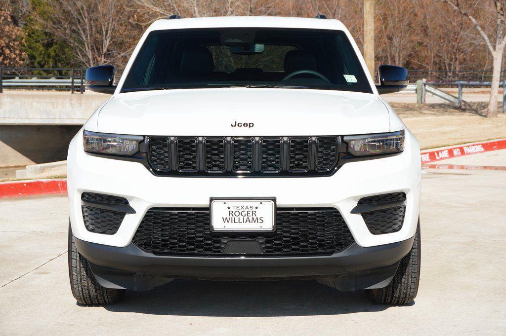 used 2024 Jeep Grand Cherokee car, priced at $28,999