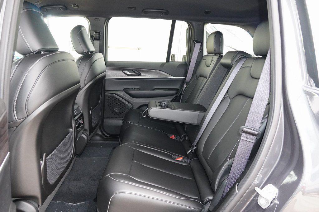 new 2025 Jeep Grand Cherokee car, priced at $41,561